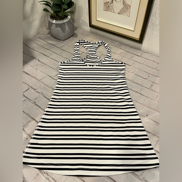 🤍LULULEMON Black & White Striped Racerback Tank – Estimated Size 4 - Picture 4 of 8